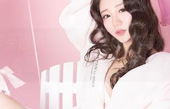 GIRLT果团网 - 在龚玥菲的JK写真里，青春与暧昧融合得刚刚好。