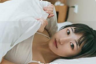 GIRLT果团网 - 更新了一组套图，龚玥菲的清纯气质像是可以筛选高中生年纪的证件照！