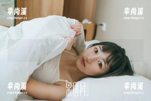 GIRLT果团网 - 更新了一组套图，龚玥菲的清纯气质像是可以筛选高中生年纪的证件照！