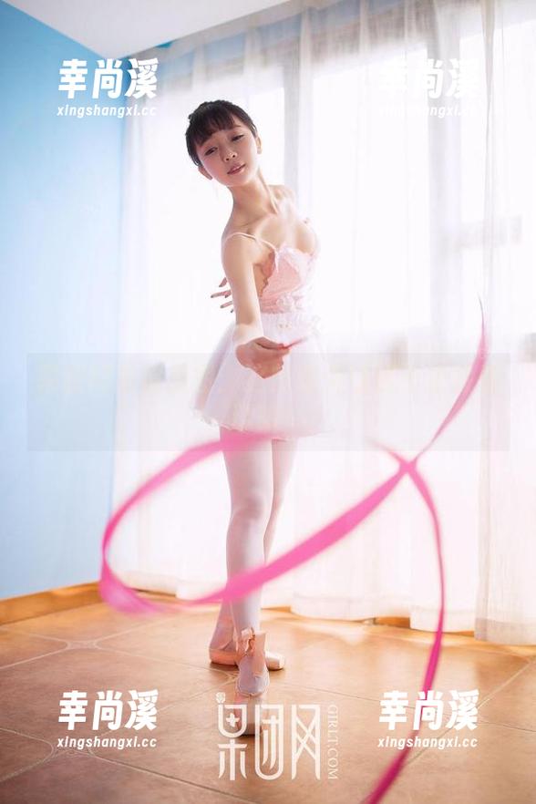 GIRLT果团网 果团网高清美图:这些美女球迷不止会看球哦!