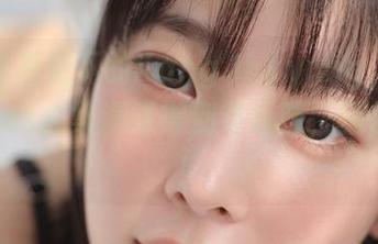 白色比基尼下的Kang Inkyung,将传统的cos合集演绎得别有风味,值得一看!