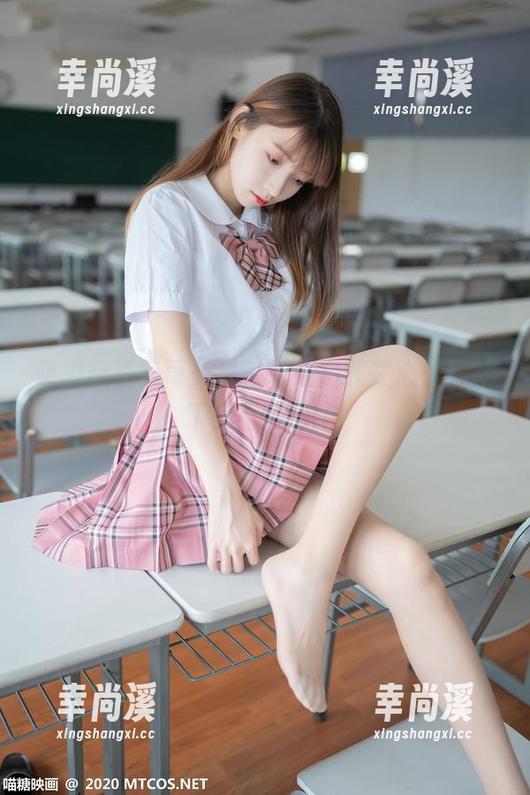 喵糖映画草莓美眉，下载后我在心里爱她了整整24小时