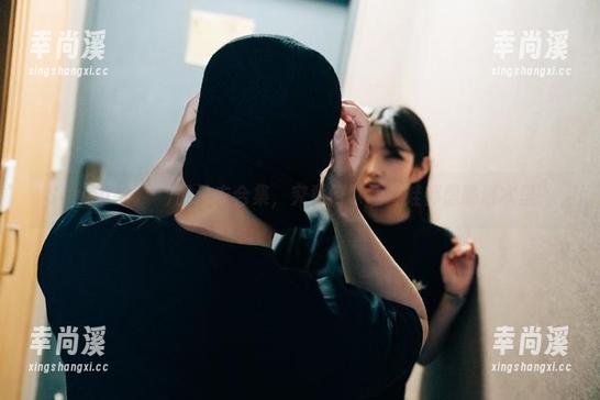 Sonson(손손)的泳衣合集，究竟何以让青蛙都想跳进水里？