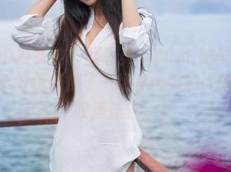 TGOD推女神 - 翻看美昕Yumi的圣诞图包，就好像参加了一场静悄悄的派对，赞叹声连连。