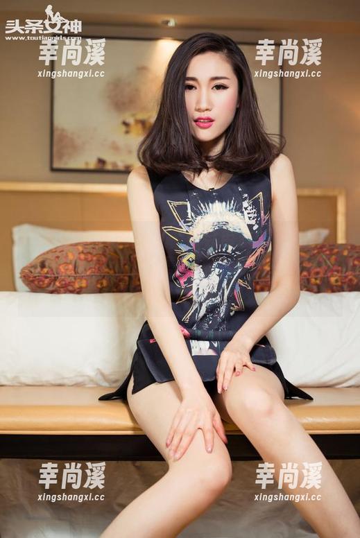 TouTiao头条女神 - 最会带水的小仙女：周夕爱泳池套图分享，水中与自身抗争的必杀技私教秘籍！