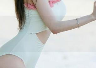 UGirls尤果网 - 抢镜的郭婉祈！浴室里的原图闪闪发光，壁纸也不甘示弱！