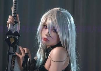 瞧瞧Uki雨季在祖奥拉舞池里的新动作，最新图片很有趣，想看看吗？