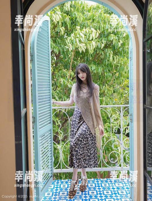 Xiuren秀人网-小乔babyb Xiuren秀人网 - 小乔babyb的修女范儿:更新后的原图大揭晓,简单衣服竟然这么有韵味!