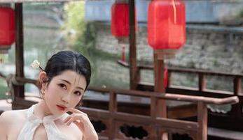 Xiuren秀人网 - 最新短裙出炉，尹甜甜说她“裙”力四射！原图让我们再来一遍！