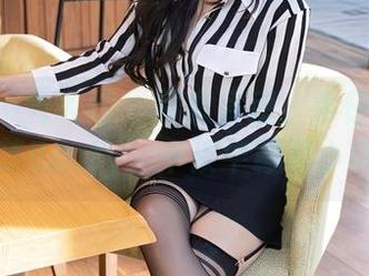 Xiuren秀人网 - 写真呈现：牛仔裤与徐莉芝Booty，平淡中藏着小审美