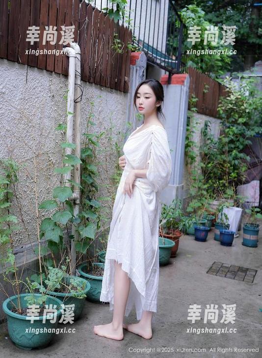 Xiuren秀人网 - 看这张图片，林文文化身女神，整个气场都不一样了！