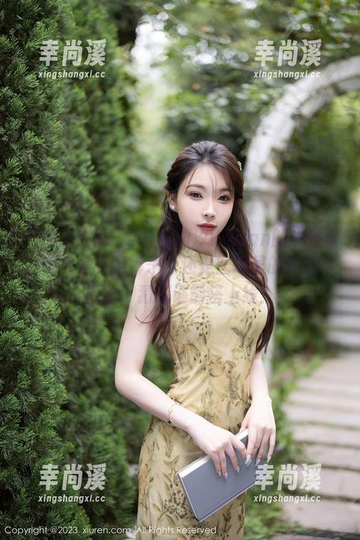 Xiuren秀人网 - 金幼汐Vivian的牛仔裤，不只是一条裤子，还是图包里的一次小冒险，猜猜谁能搭上线？