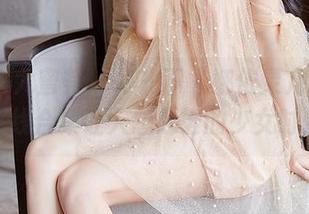 YouMi尤蜜荟 - 灯光下“娜依灵儿红裙”，在线合集让人想起谁的少女时代？