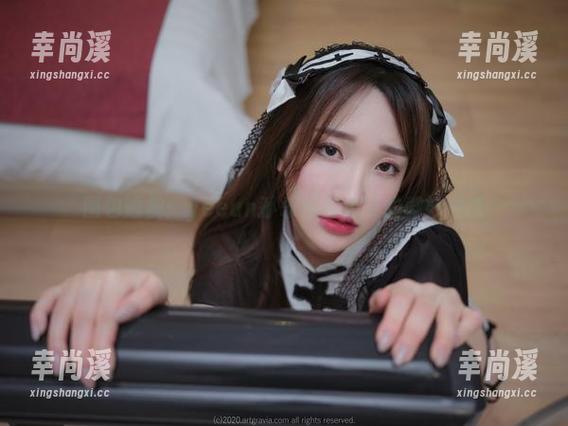 图包透视：yeeun孙乐乐与吊带的微妙关系