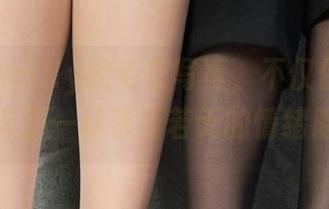 丽柜 - Amily的毛衣写真，不仅仅是衣服，还有那一丝若有若无的情绪隐喻。