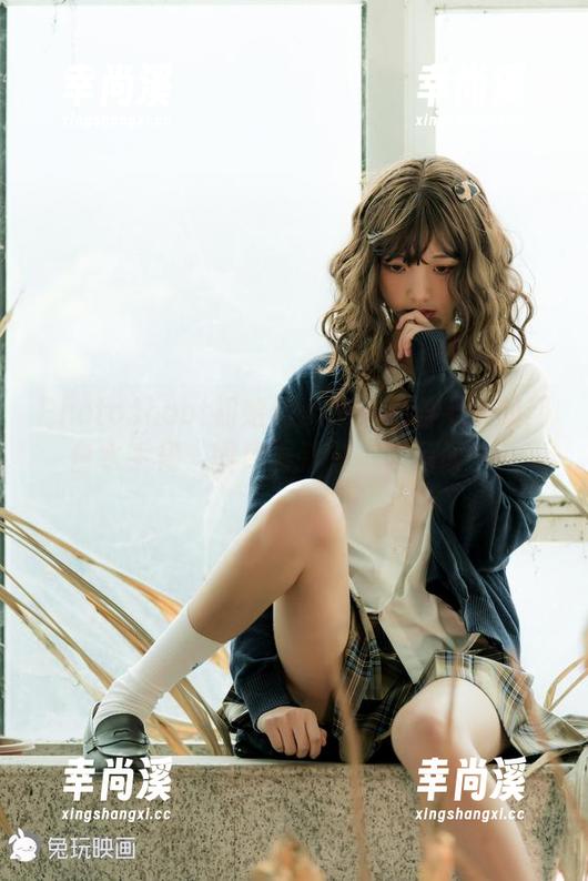Photoshoot初始化：兔玩映画带来的红白水手裙，图库更新中，请稍候……