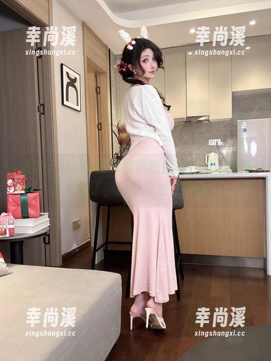 凉凉子rioko定制的黑狼自拍，貌似狼外婆成精了，现身说法之类的！