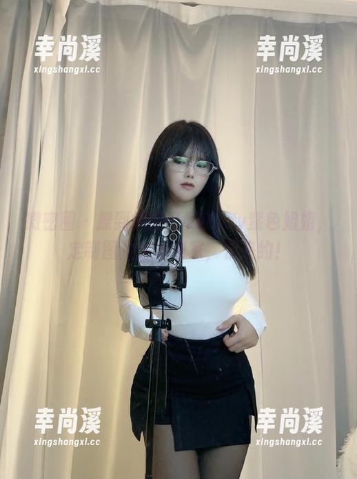 微密圈 - 撩到爆的可馨juicy紫色姐姐，定制图片快递到家，快来约！