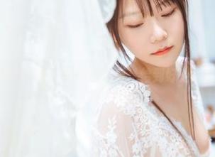 旗袍套图里的坏露露香宝，恰到好处的错位