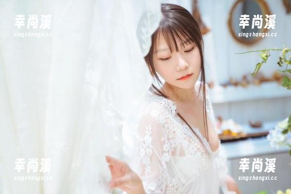 旗袍套图里的坏露露香宝，恰到好处的错位