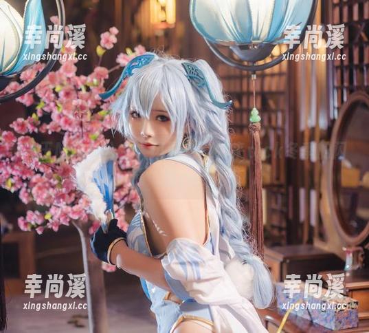 墨玉M化身公主，琪亚娜等你来pick冬季的闪亮cos
