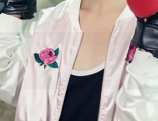 头条女神 - 鱼宝宝校服：原图下载，快来借个眼！