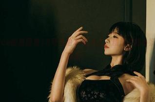 奈汐酱Nice的新图集18号自拍本-红夫人，精选中的小妖精，难以抗拒！