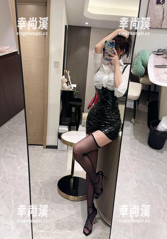 奔跑的晶骡子 微密圈 - 奔跑的晶骡子的红裙福利,难道每个人都该看一眼吗?