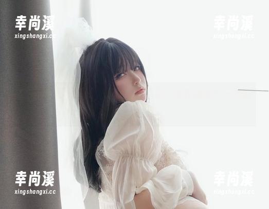 女主K的写真图册，即使是快递员，也在演绎不一样的凹凸之美
