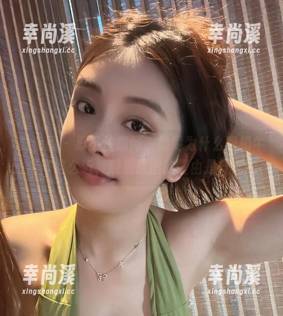 微密圈 - 忍不住想问，奶雯为什么跟奶牛走得这么近，观看原图的理由是什么？