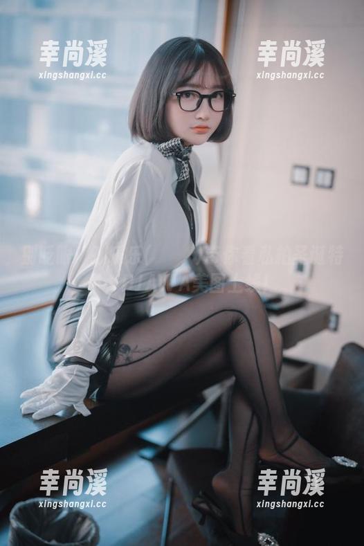 别眨眼！孙乐乐(손예은)带你看私拍圣诞特供，DJAWA美图上线！