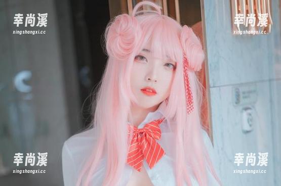 精选写真：宋哈娜(송하나)的日常，连手里的咖啡都好像在说话。