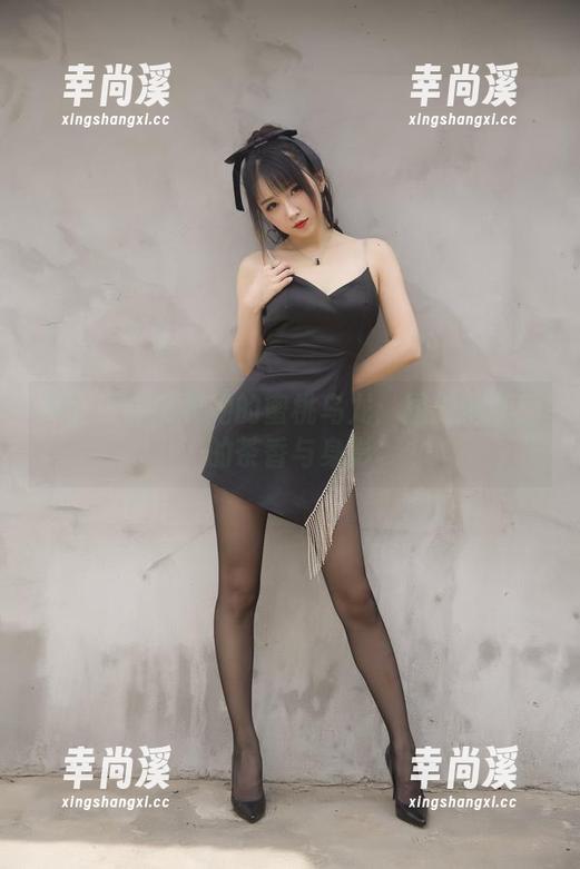 小女巫露娜和她的蜜桃乌龙：图册中翩翩的茶香与身影
