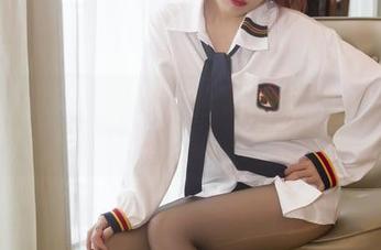 小女巫露娜的比基尼合集：说好的优雅呢？