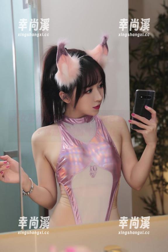小女巫露娜的金丝旗袍美图合集，时光彷佛是被她的气质拴住了