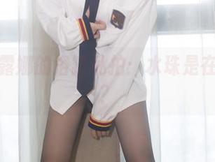 小女巫露娜的浴缸私拍：水珠是在耍我吗？
