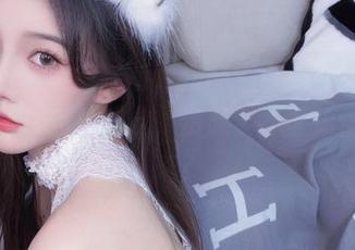 白开水毛衣定制版，搭配小小奶瓶儿的姿势，图片轻松搞定，资源要不要偷偷跟我来？