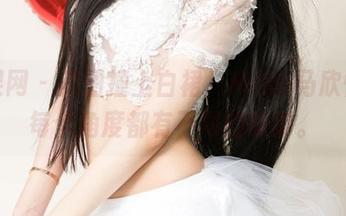尤果网 - 美图撞上白裙，Miko马欣悦的每个角度都有不同的惊喜。