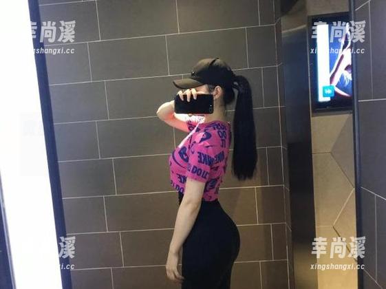 微密圈 - 左公子666的火辣穿搭，绝对让人下载后“无路可退”！
