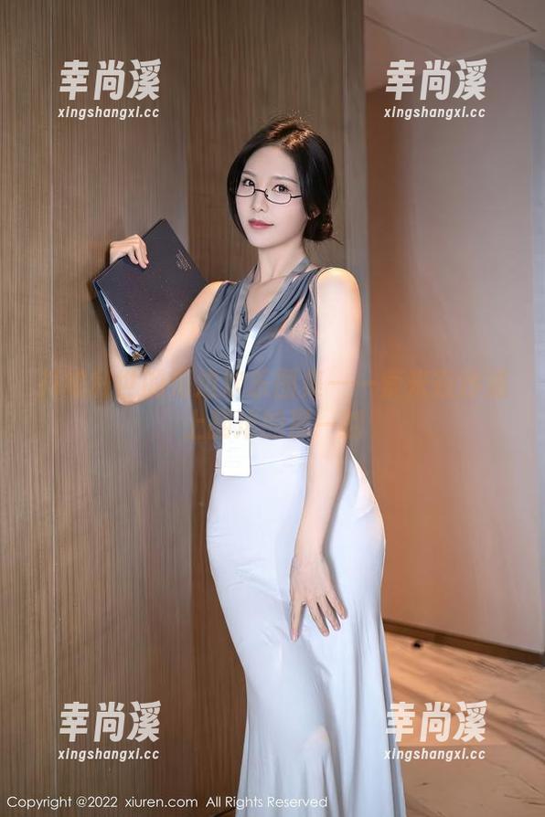 抖娘利世的海边欢乐图集——索米在沙滩上翻滚的那一刻