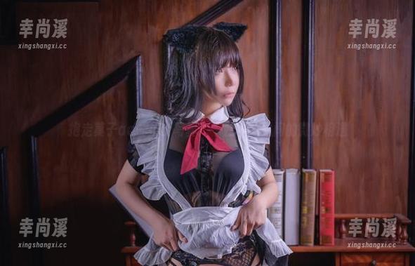 抱走莫子aa的护士写真：一静一动之间的微妙相遇
