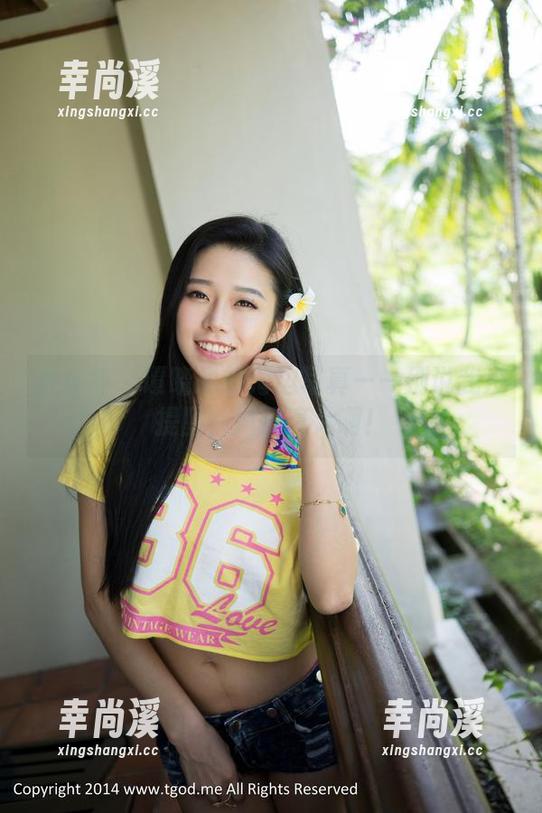 推女神 - 谭晓彤的海边写真——别说我没提醒，风可真大啊！