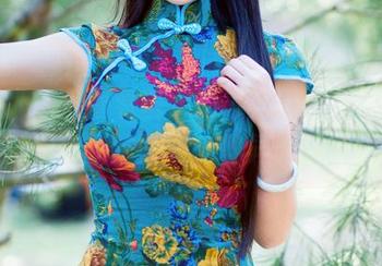 推女郎 - 坐着看曾水的写真，我竟然对自拍有了新的思考，怪异又讨喜。
