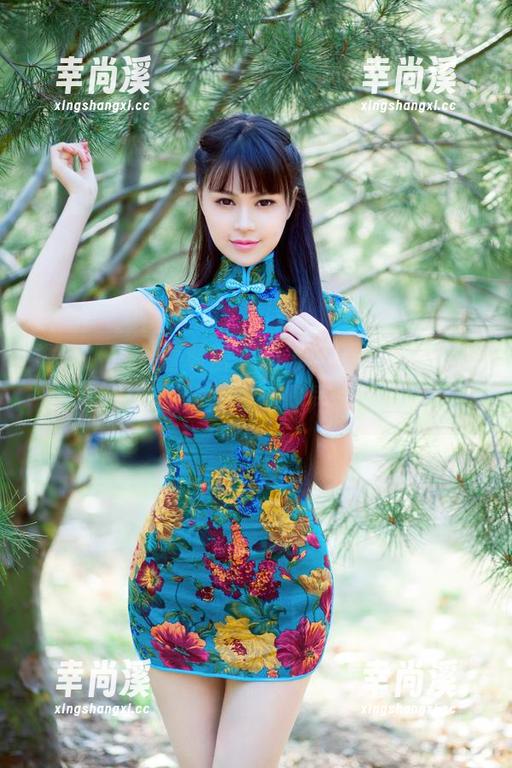 推女郎 - 坐着看曾水的写真，我竟然对自拍有了新的思考，怪异又讨喜。