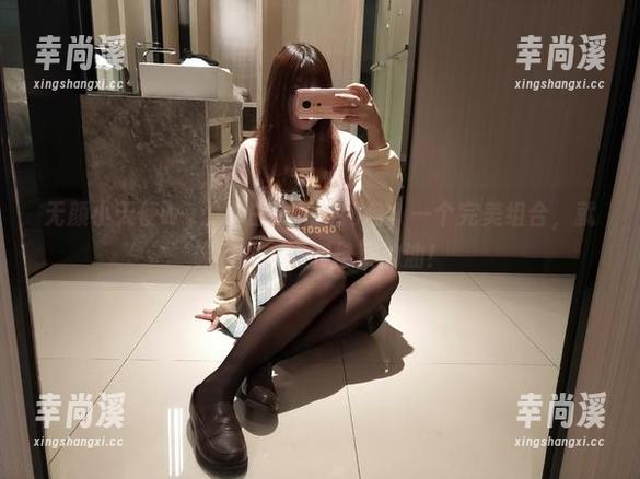 无颜小天使wy：黑白作品与网盘，一个完美组合，就像我的老妈和炒菜的油！