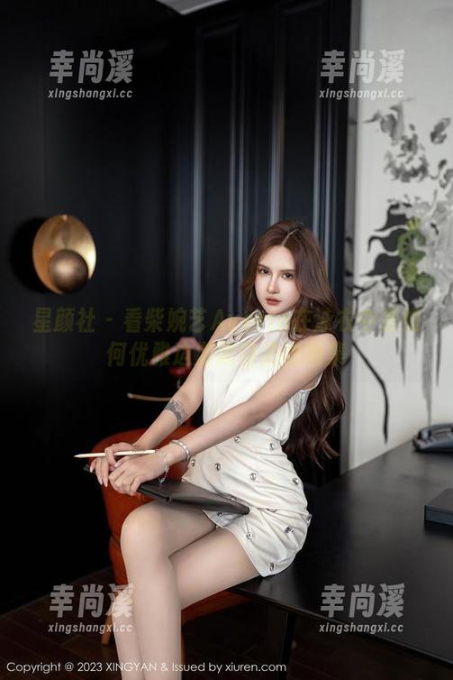 星颜社 - 看柴婉艺Averie在泳衣中是如何优雅边游边自拍的图集