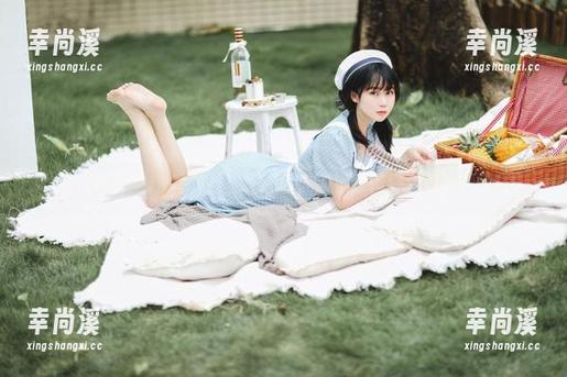 是依酱呀的JK写真，圣光认证未通过，但好看得不科学！