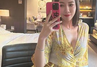 微密圈 - 极致诱惑，果儿Victoria图包中半腿肉丝太会撩了！