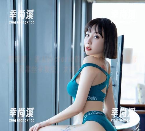 果儿Victoria 微密圈 - 果儿Victoria的写真新作:连体包臀用黑丝来妆点,太绝了,我也想यही!