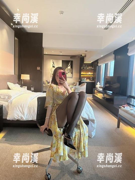 果儿Victoria 微密圈 - 再次分享果儿Victoria的作品,这女孩的姿态,仿佛随便拍拍就能成心情说说。